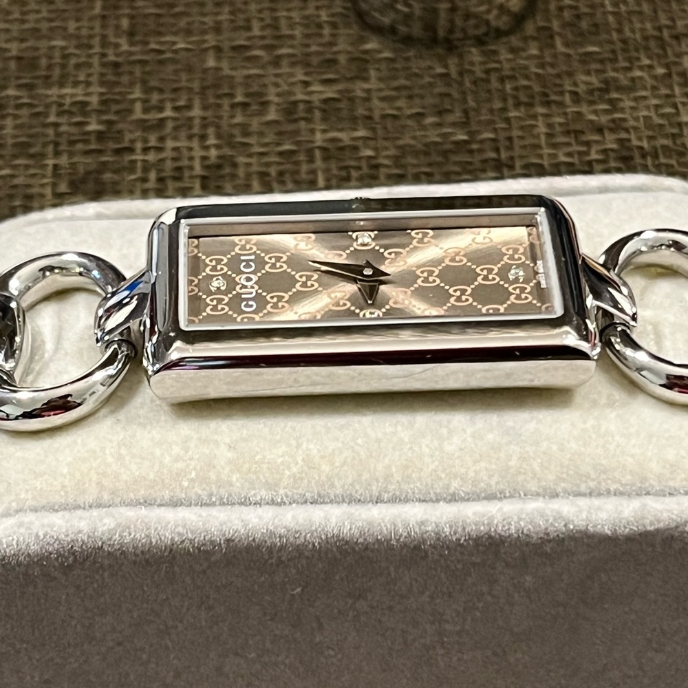 GUCCI PRE-LOVED AUTHENTIC ‘TORNABUONI’ 119 SST BRACELET 4 DIAMONDS WATCH - Picture 3 of 17